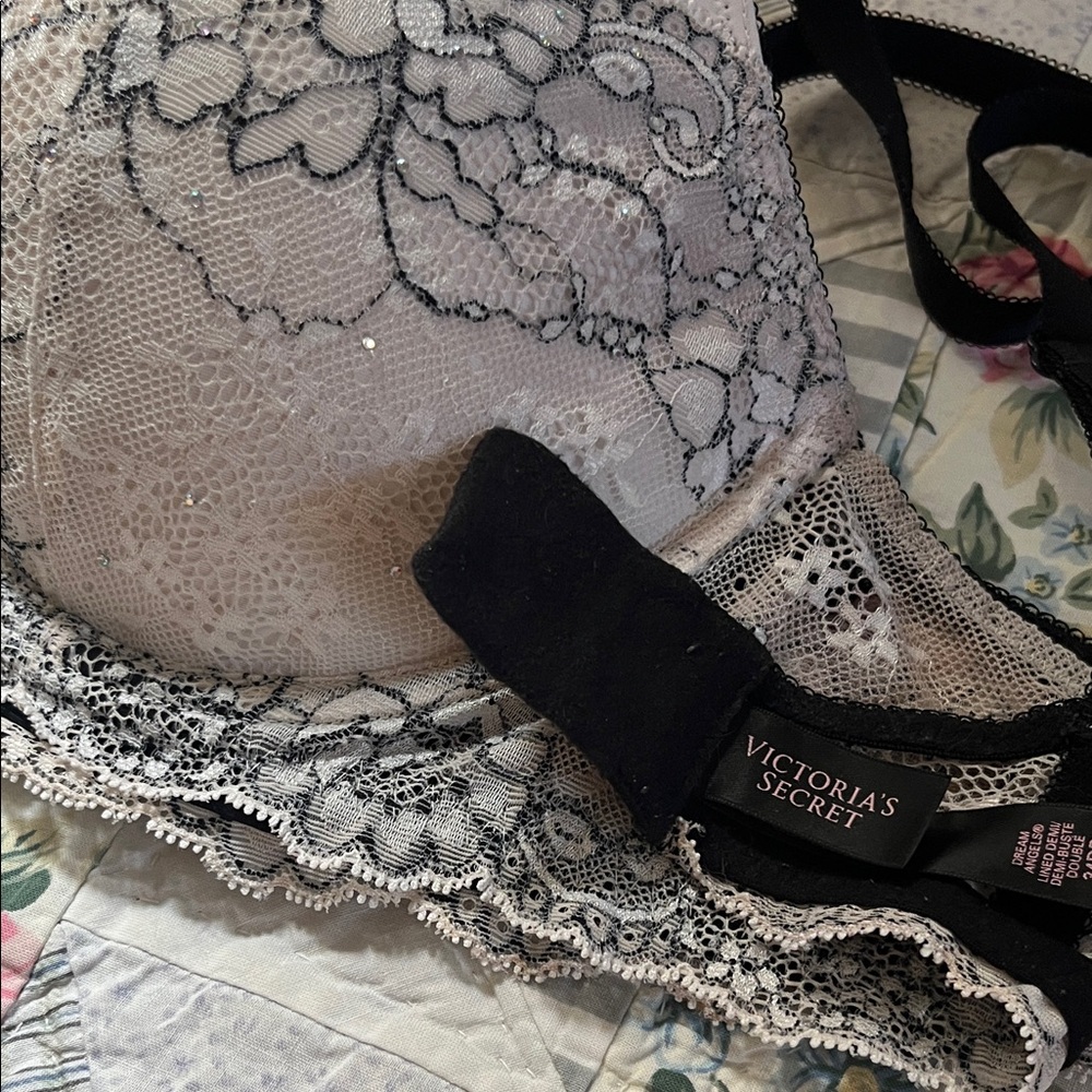 Victoria's Secret Lace Bra - Black and White -DREAM ANGELS BRA. VERY BEAUTIFUL - Picture 2 of 9